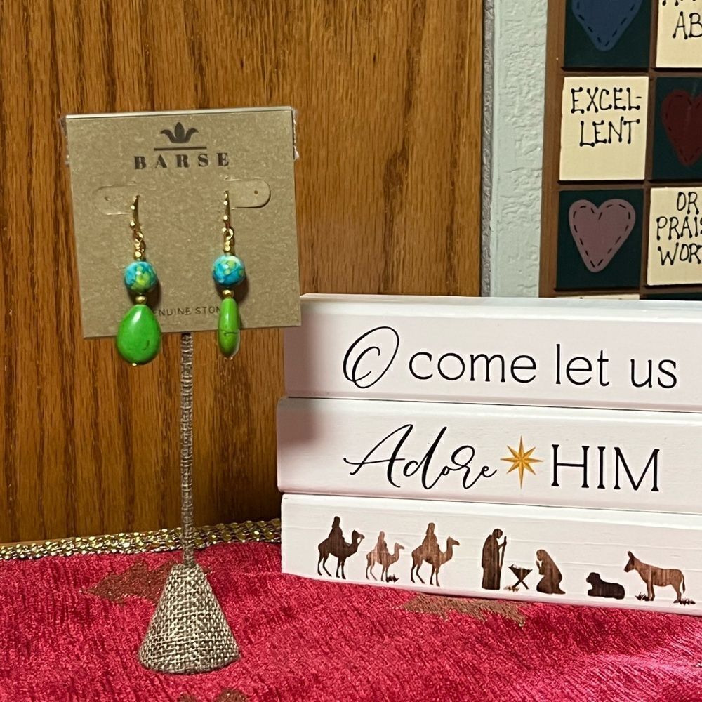 NWT Barse Genuine Stones Margarita Green Lime Magnesite Golden Drop Earrings
